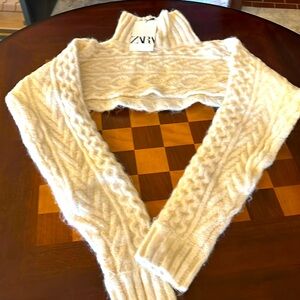 Turtleneck cable short sweater brand new cream color